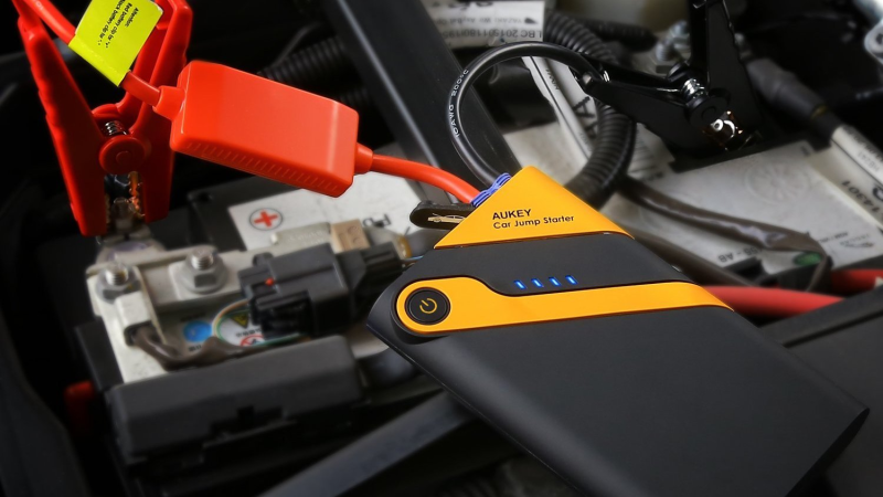 Batería de arranque Aukey 400A, $27 con el código AUKEYC22
